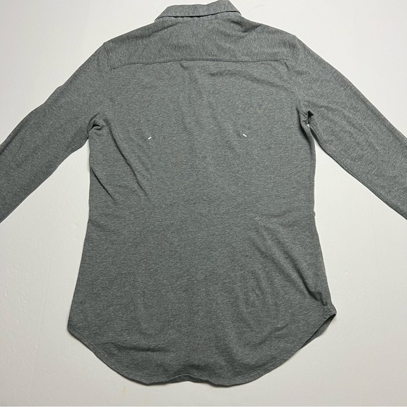 Kit And Ace V Performance Long Sleeve Button Up Shirt in Grey Size: S/M - Picture 3 of 6